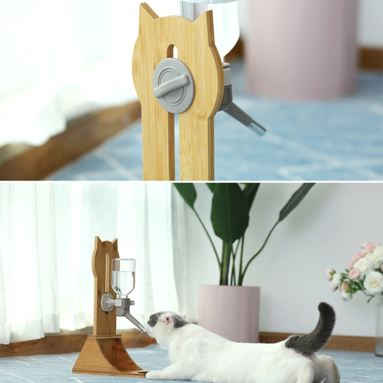 Pet Waterer Solid Wood Frame Hanging Water Bottle, Random Color Delivery, Bamboo Wood + Drinker Green, Oak + Drinker Green