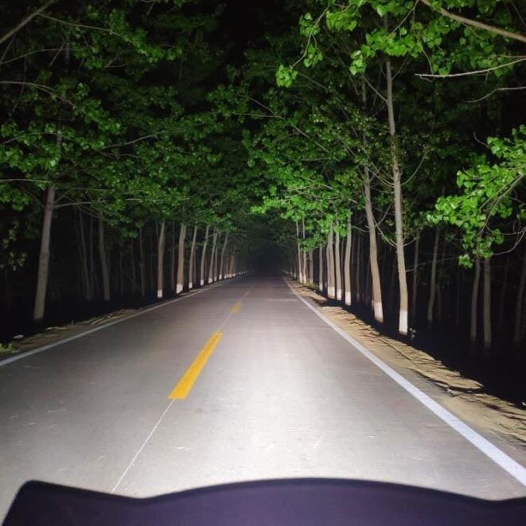 40W Yellow Light Motorcycle LED Spotlight Headlight Car Front Bumper Light Off-Road Vehicle Modified Roof Light, Yellow Light